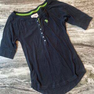 𝅺Abercrombie Kids 3/4 Sleeve Shirt Navy Blue & Green
Girls Size XL